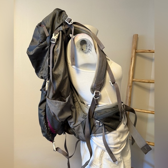 Gregory J 53 Women’s Size XS Ultralight 50 L Hiking Backpack CrossFlo Suspension - Picture 8 of 13